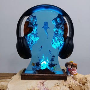 Great whale shark resin lamp. Resin Art Lamp, Crystal Lights, Best Gifts, Ocean Adventures, Deep Sea Wonders, Unique Crafts, Gifts from sea.