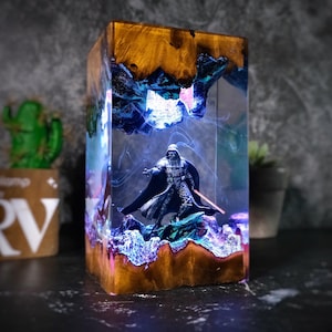 Diorama Dar.th vader, Star.war resin lamp, Resin Wood Desk , light saber Gaming Decor, epoxy resin , desk decor lamp ,Christmas Gifts.